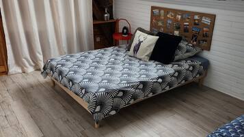 3 bedrooms, iron/ironing board, WiFi, bed sheets