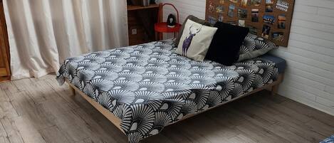 3 chambres, fer et planche Ă repasser, Wi-Fi, draps fournis