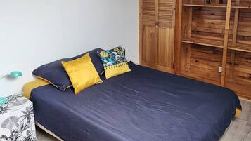 3 chambres, fer et planche à repasser, Wi-Fi, draps fournis