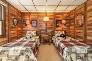 4 bedrooms, desk, iron/ironing board, travel cot