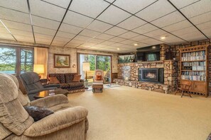 Televisie, videospelletjes en een kantoor