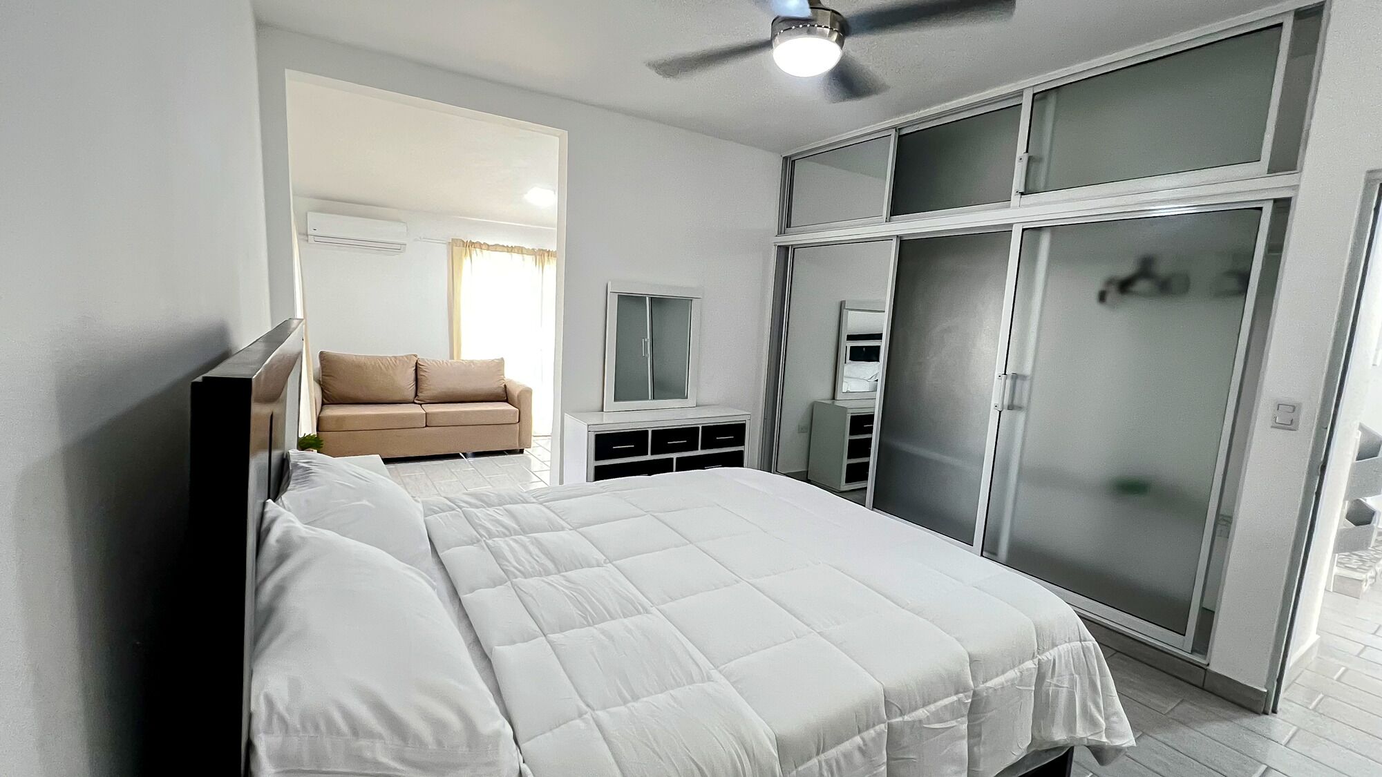 4 多间卧室、办公桌、熨斗/熨衣板、WiFi