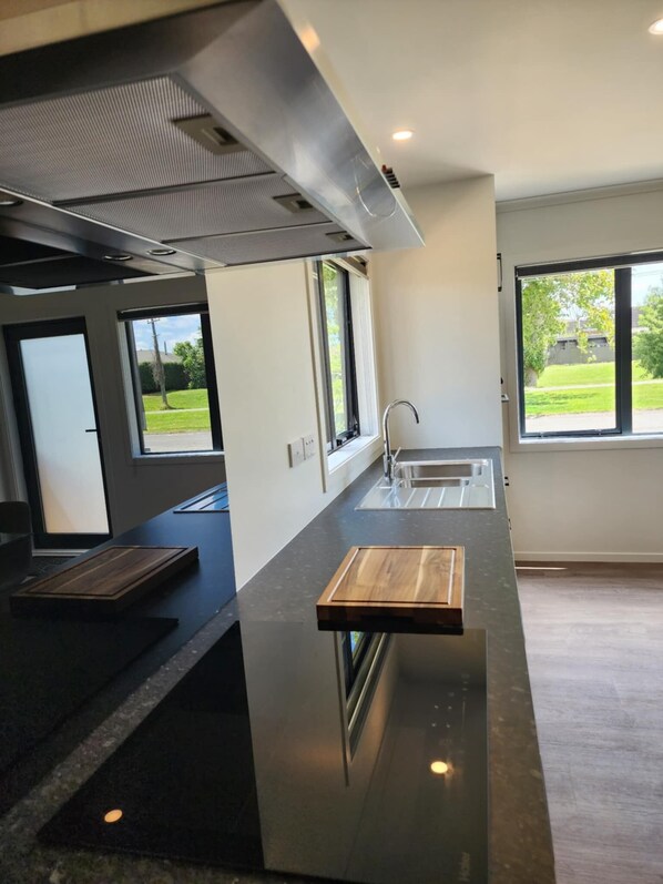 Kühlschrank, Mikrowelle, Ofen, Geschirrspüler