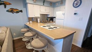 Coffee/tea maker, fridge, microwave, oven