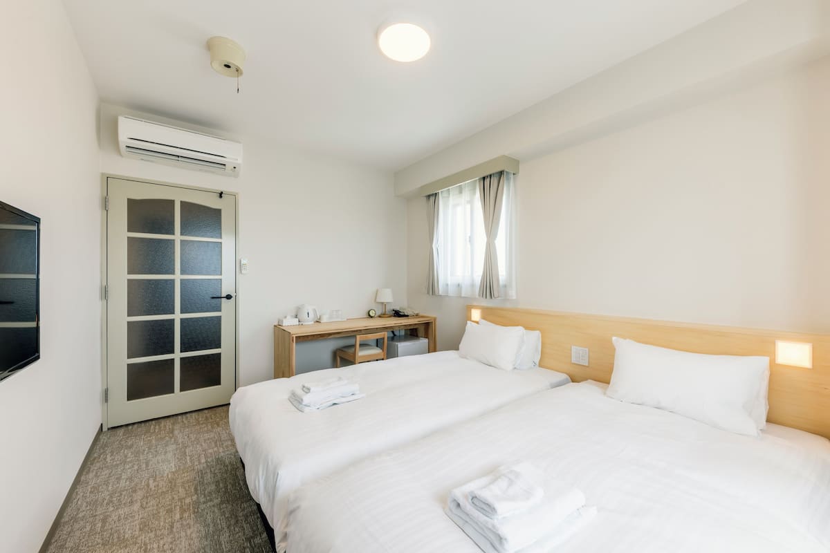 Standard Twin Room | 1 bedroom, in-room safe, blackout drapes, iron/ironing board