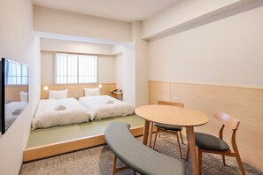 Familie appartement, 2 slaapkamers, niet-roken | Donsdekens, een kluis op de kamer, verduisterende gordijnen