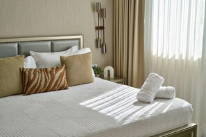 2 bedrooms, WiFi, bed sheets - Luxurious City Suite: Rooftop, Pool, Amazing Views (Santo Domingo)