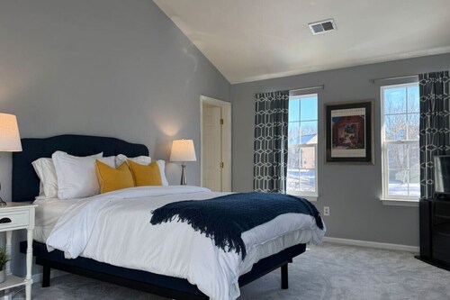 Colonial Playland - 5BD, Private Yard, Game Room