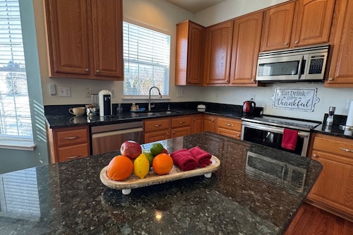 Colonial Playland - 5BD, Private Yard, Game Room