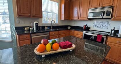 Colonial Playland - 5BD, Private Yard, Game Room