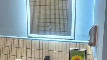 Deluxe Villa, Balcony, Garden View | Bathroom | Bathtub, free toiletries, towels, soap