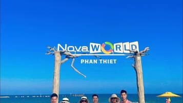 Sulla spiaggia, sabbia bianca