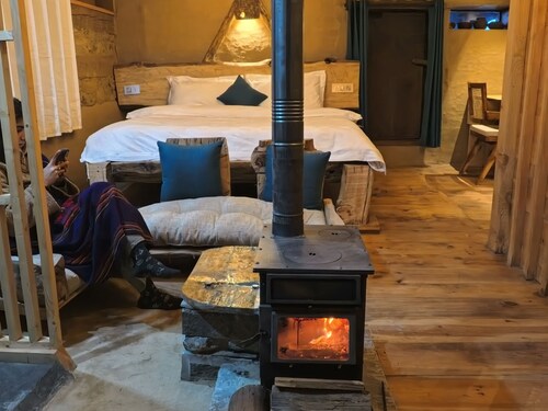 ART Naggar-Winter Bliss suite ft. Hottub&Fireplace