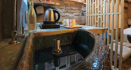 ART Naggar-Winter Bliss suite ft. Hottub&Fireplace