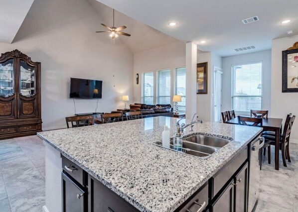 Interior - Spacious 5-bedroom house in delightful Round Rock with high speed WiFi, (Round Rock)