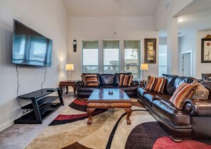 Smart TV - Spacious 5-bedroom house in delightful Round Rock with high speed WiFi, (Round Rock)