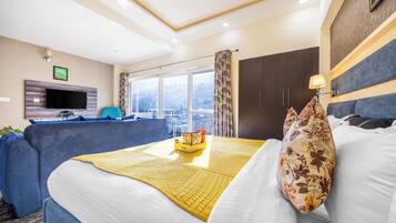 Kingdom Heartz Studio | Laptop workspace, iron/ironing board, free WiFi, bed sheets