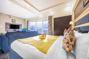 Kingdom Heartz Studio | Laptop workspace, iron/ironing board, free WiFi, bed sheets - Alaya Stays Kingdom Heartz (Nainital)