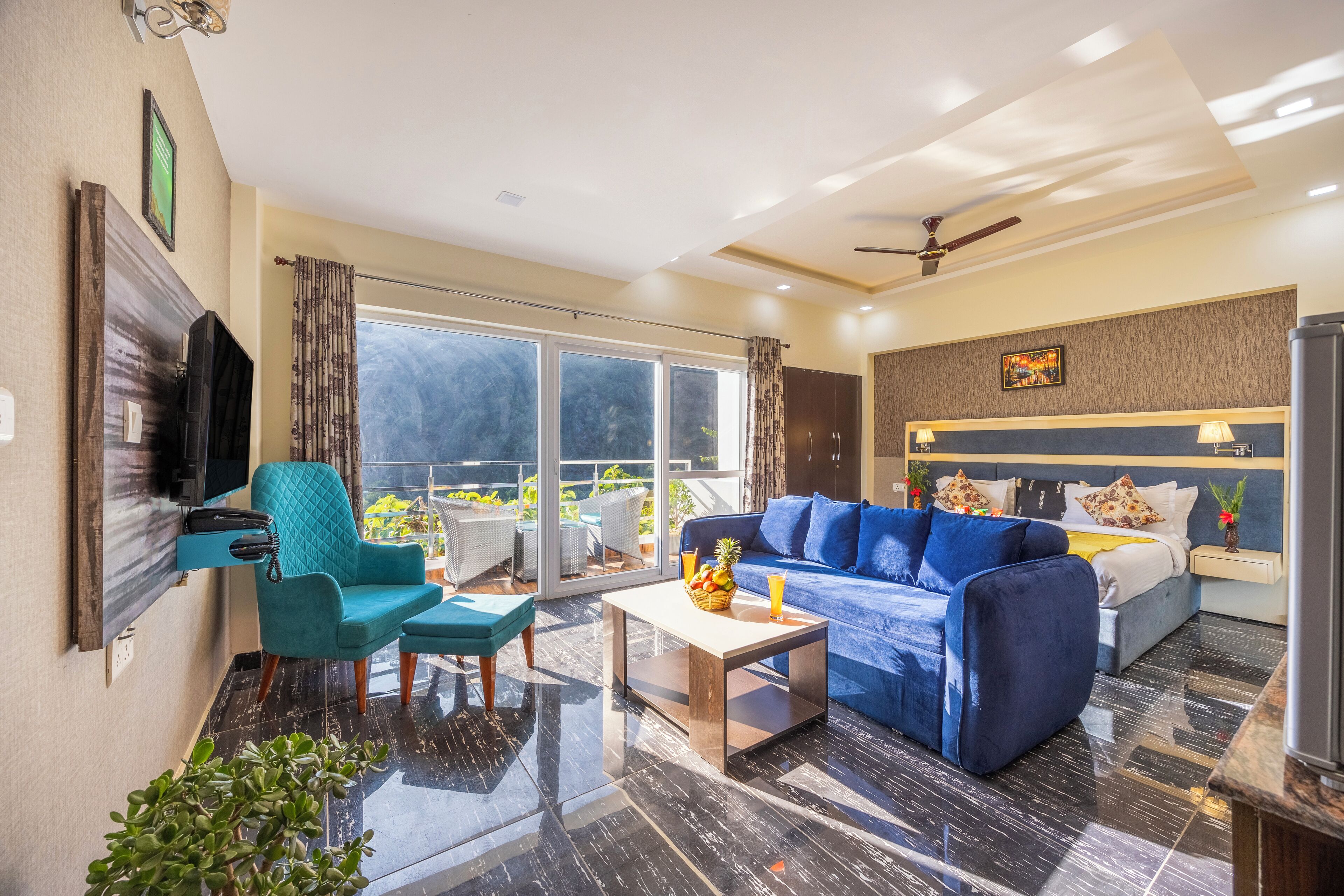 Kingdom Heartz Studio | Laptop workspace, iron/ironing board, free WiFi, bed sheets