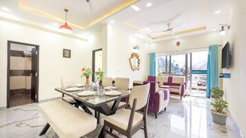 Kingdom Heartz 2bhk | In-room dining