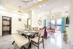 Kingdom Heartz 2bhk | In-room dining - Alaya Stays Kingdom Heartz (Nainital)
