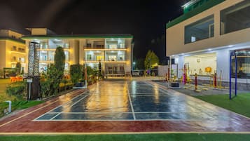Children’s play area – outdoor