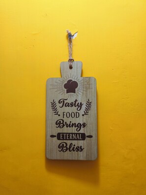 Cookware/dishes/utensils - Maltis Cozy Nest (Varanasi)