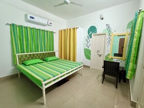 Comfort Room | Desk, laptop workspace, free WiFi, bed sheets - Maltis Cozy Nest (Varanasi)