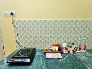Cookware/dishes/utensils