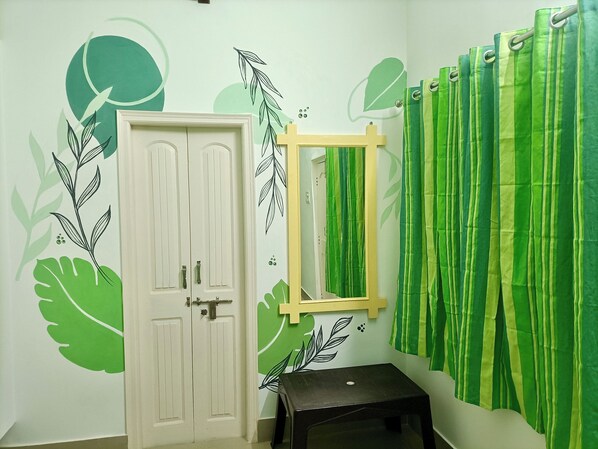 Comfort Room | Desk, laptop workspace, free WiFi, bed sheets - Maltis Cozy Nest (Varanasi)