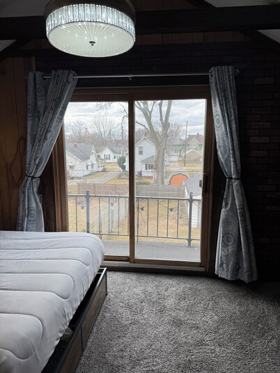 Charming 3-bedroom house next to Hollywood Casino! 1 minute from Interstate 75