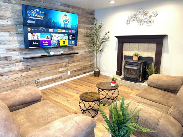 Smart TV - Rustic Charm, Cozy and Comfy Nearby Olympic Oval, Great Location (Taylorsville)