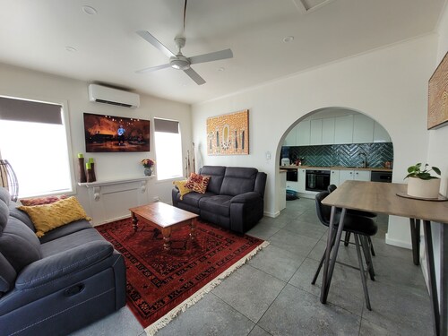 Pt Mac Beach House - Seafront Views, Central, Super Cute and Pets are Welcome!