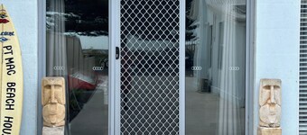 LOCATION The Beach House Studio - Unique Seafront Affordable and Pets Negotiable