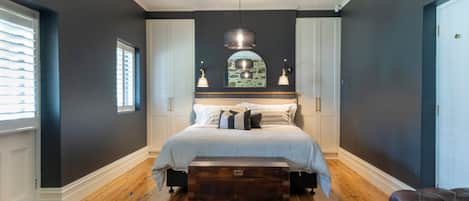 1 bedroom, Egyptian cotton sheets, premium bedding, pillowtop beds