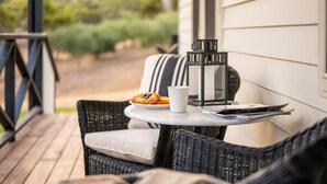 Luxury Cottage, 2 Bedrooms, 2 Bathrooms, Valley View | Exterior - Merilli1885 - Private, Luxury Cottage (Currency Creek)