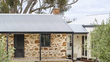 Romantic House, 1 Bedroom, Fireplace, Valley View | Egyptian cotton sheets, premium bedding, pillowtop beds, blackout drapes