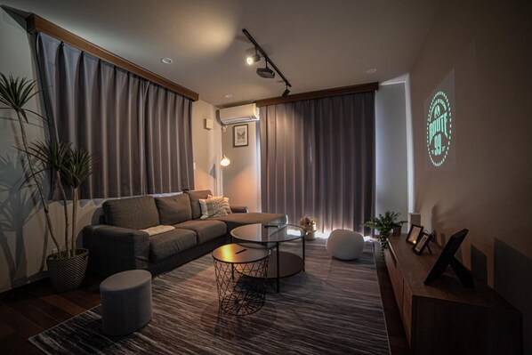 Living area - Sengokuhara Villa, limited to 1 couple per day, max. 11 adults per villa, free WIFI (箱根町)