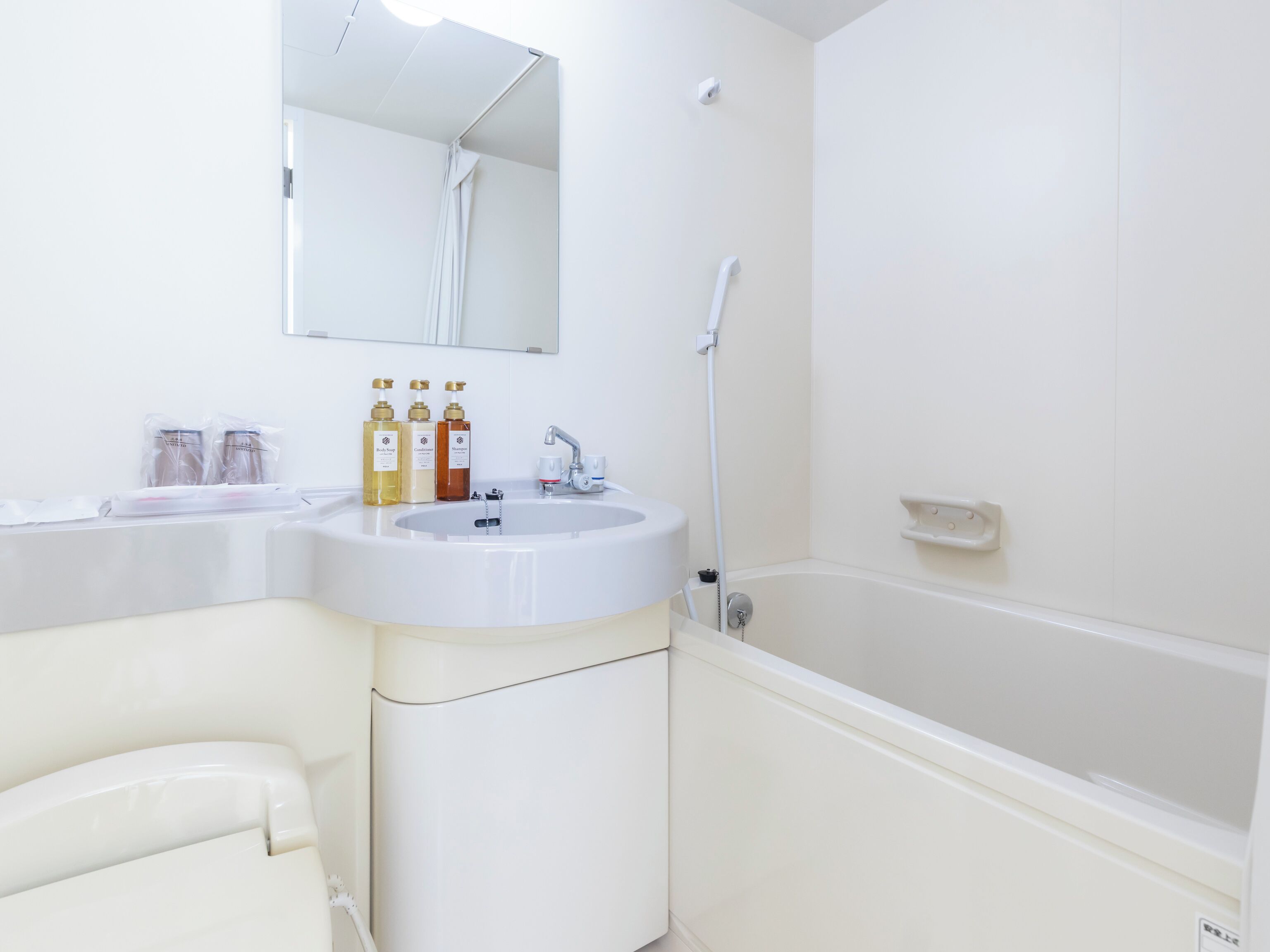 Combined shower/bathtub, hair dryer, bathrobes, slippers