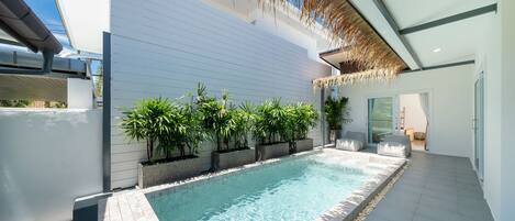 Outdoor pool, pool loungers