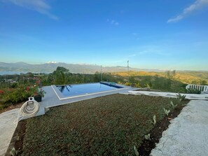 Pool - Cozy cabin with Lakeview and mountain view (Pantabangan)