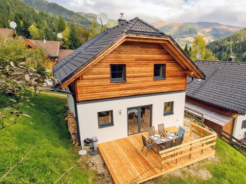 Chic mountain chalet with sauna near the slopes