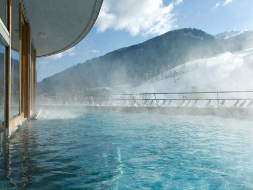 Chic mountain chalet with sauna near the slopes