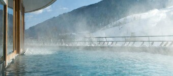 Chic mountain chalet with sauna near the slopes