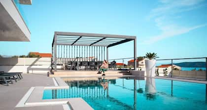 Sunset Serenity Villa With Pool, Gym and Sauna