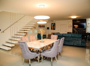 Villa (Six Bedroom Villa with Pool) | Dining room