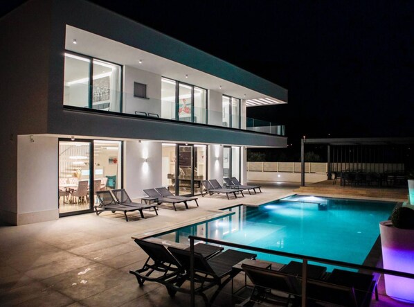 Villa (Six Bedroom Villa with Pool) | Outdoor pool