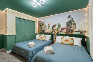 4 bedrooms, desk, iron/ironing board, travel cot