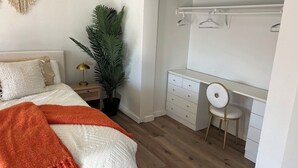 3 soverom, skrivebord, reiseseng for barn og wi-fi (inkludert)