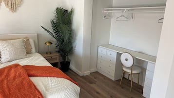 3 bedrooms, desk, travel cot, free WiFi